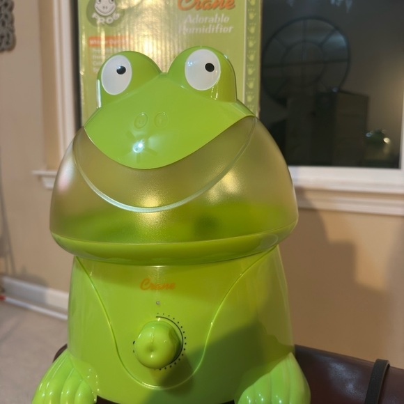 Crane Green Frog 2.1 Gallon Cool Mist Humidifier for Kids - Picture 8 of 9